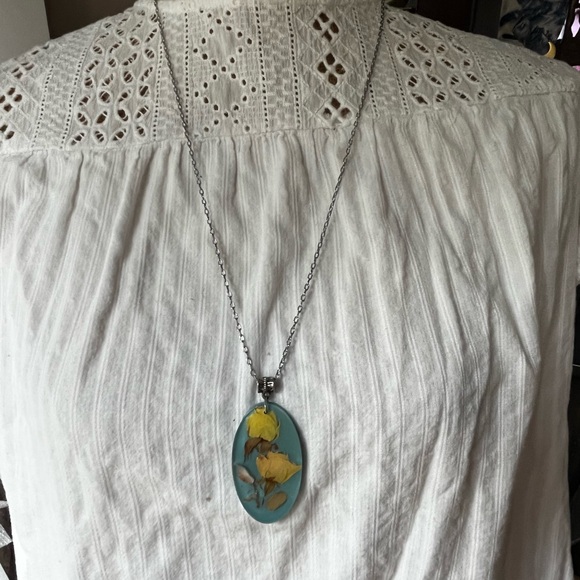 Elegant Silver Necklace with Yellow Floral Pendant - Picture 1 of 10